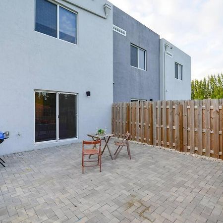 Amazing Town House 15 Min From The Beach Wfree Parking Villa Miami Esterno foto