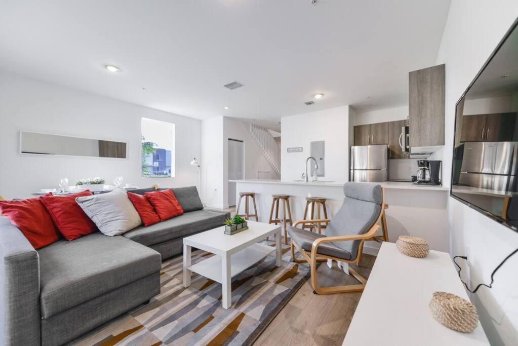 Amazing Town House 15 Min From The Beach Wfree Parking Villa Miami Esterno foto