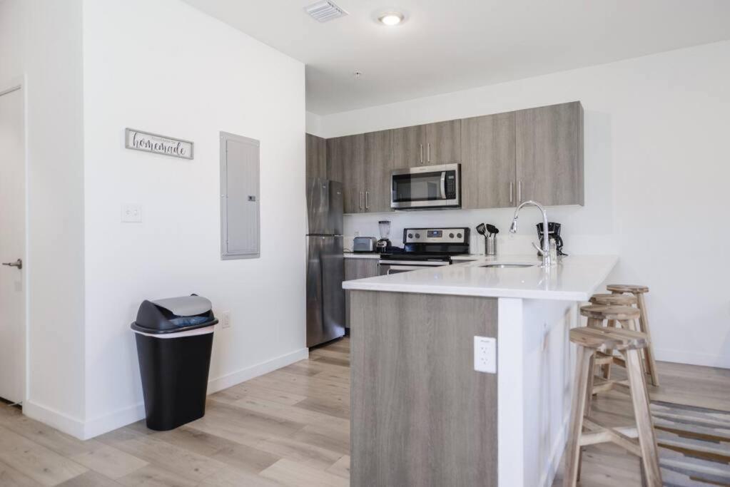 Amazing Town House 15 Min From The Beach Wfree Parking Villa Miami Esterno foto
