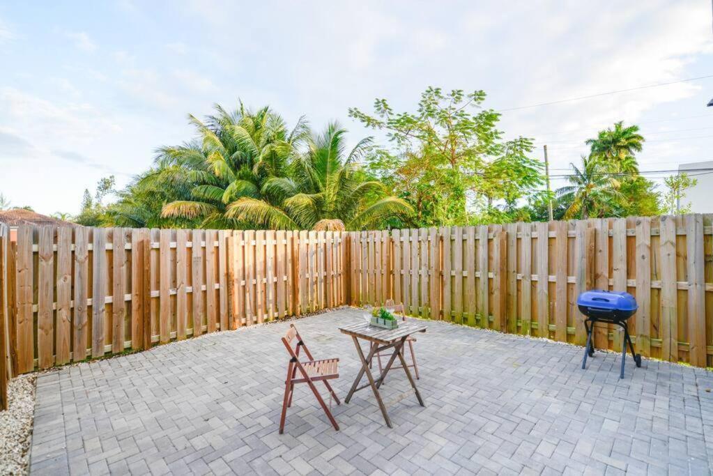 Amazing Town House 15 Min From The Beach Wfree Parking Villa Miami Esterno foto